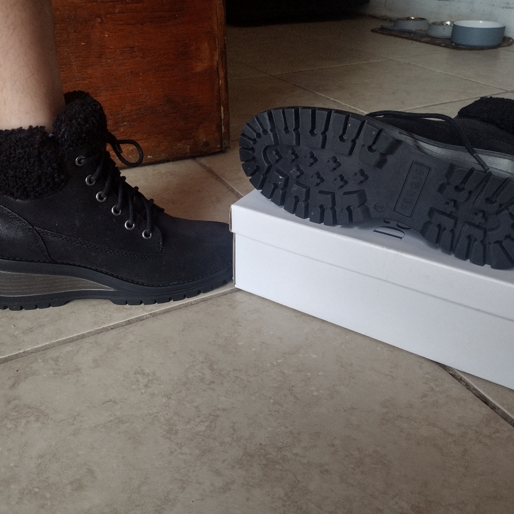 Combat boots